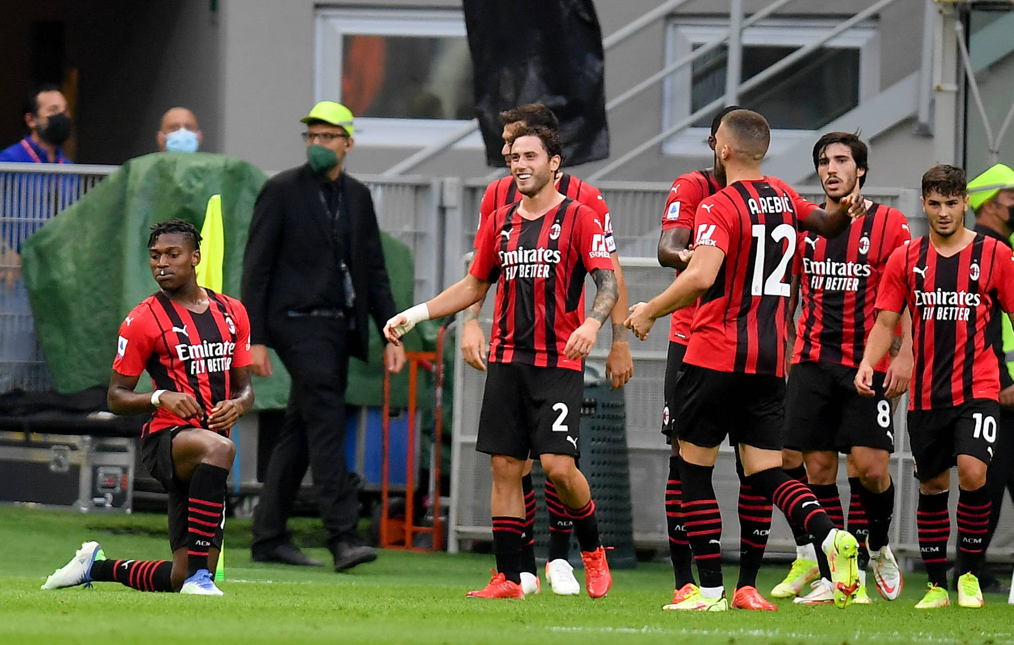 豪门悲喜夜：阿森纳3-2迎5连胜 巴萨2-0豪取9连胜7分领跑 尤文1-1